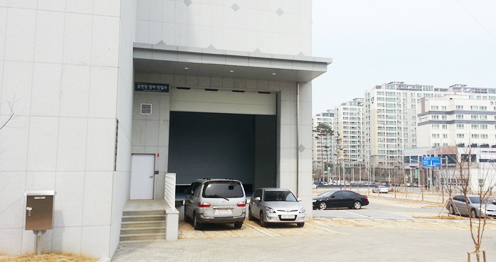 물품반입구 주차장